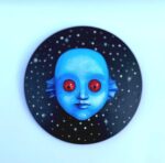 "Escultura de Pared Tiwa – Retrato en Relieve Hecho a Mano inspirado en Fantastic Planet – Obra de Arte Coleccionable de La Planète Sauvage"